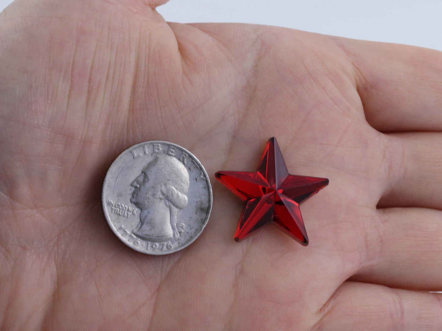 Gemmes étoilées à dos plat rubis rouge