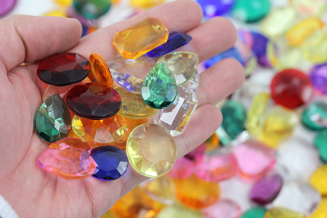 acrylic pointed back point back gems treasure jewels plastic gemstones for games parties pirate bounty hunt stones for treasure chests party favors center pieces table scatters theatrical swashbuckler jewels props larp easter egg hunt allstarco